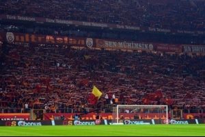Galatasaraylı taraftarlar isyan etti