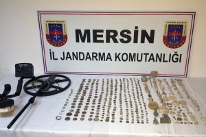 Mersin'de evden 471 adet tarihi eser &ccedil;ıktı
