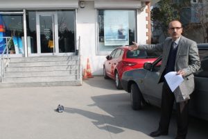 Kızgın m&uuml;şteri bankaya POS cihazı fırlattı
