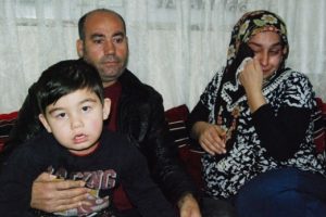 &Uuml;&ccedil; yaşındaki &ccedil;ocuk tedavi olmazsa &ouml;lecek