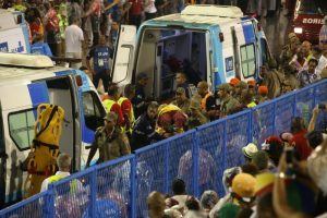 Rio Karnavalında kaza: 20 yaralı