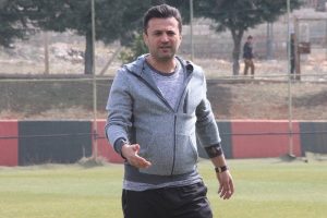 B&uuml;lent Uygun oyuncularının performansından memnun
