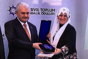 Bursa Saitabat K&ouml;y&uuml;'ne yılın sivil toplum farkındalık &ouml;d&uuml;l&uuml;