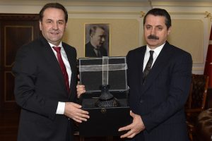 Bakan &Ccedil;elik: Hedefimiz 1 milyar doları yakalamak