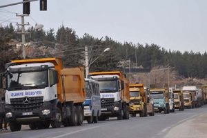 Cenazesi 120 ara&ccedil;lık konvoyla g&ouml;t&uuml;r&uuml;ld&uuml;