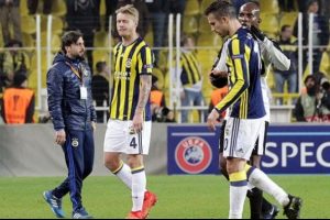 Fenerbah&ccedil;e'de Simon Kjaer'in takımdan ayrılacağı ileri s&uuml;r&uuml;ld&uuml;