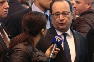 Hollande konuşurken keskin nişancının silahı ateş aldı: 2 yaralı