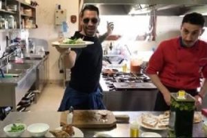 İtalyan futbolcudan Nusret taklidi