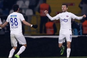 Kasımpaşa, &Ccedil;aykur Rizespor'u yenerek avantaj sağladı