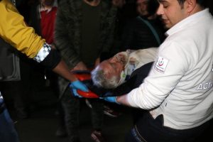 Ayağı inşaat demirine takılan bir kişi ağır yaralandı
