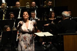 Operanın yıldızları b&uuml;y&uuml;ledi
