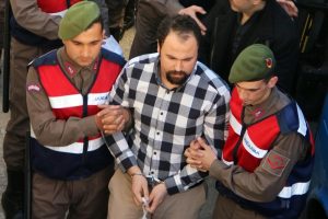 Darbeci asker: Polis 'salak mısın' dedi, şikayet&ccedil;iyim!