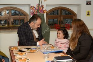 Bursa İneg&ouml;l Belediye Başkanı Aktaş, "spina bifida" hastası &ccedil;ocuklarla buluştu