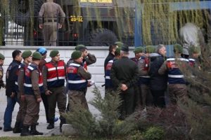 Mahkeme Başkanı'ndan cevap: Devlet sizi istese sonra da &ouml;ld&uuml;r&uuml;rd&uuml;