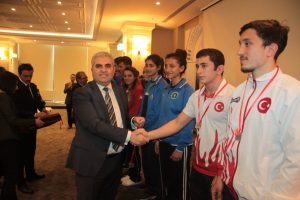 Bursa'da başarılı sporcular &ouml;d&uuml;llendirildi
