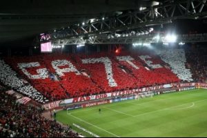 UEFA, Olympiakos'a trib&uuml;n kapatma cezası verdi