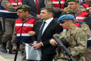 Suikast girişimi davasında 2 pilot tartıştı
