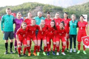 Kadın milli futbolcular Romanya'ya yenildi