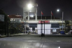 İşadamlarının da bulunduğu Buca F Tipi Cezaevinde yangın