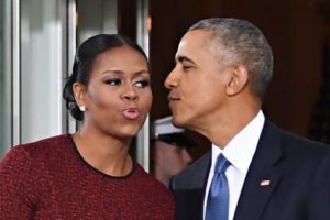 Obama &ccedil;iftinin anı kitaplarının yayın hakkına rekor teklif
