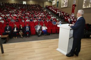 Bursa Nil&uuml;fer Belediye Başkanı Bozbey'de &ouml;ğrencilere tavsiyeler