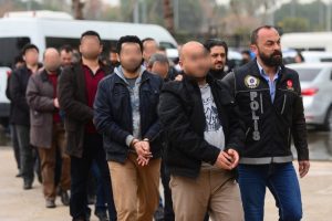 Antalya'da 16 &ouml;ğretmene FET&Ouml; g&ouml;zaltısı