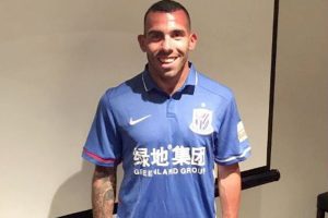 D&uuml;nyanın en &ccedil;ok kazananı Carlos Tevez oldu