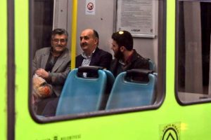 Bakan M&uuml;ezzinoğlu Bursa'da metro ile yolculuk yaptı