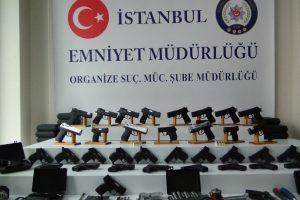 İstanbul'da silah ticareti yapan şebeke &ccedil;&ouml;kertildi