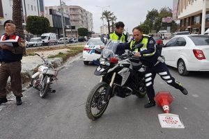 &Ccedil;arptıkları polisi yaralı halde bırakıp ka&ccedil;tılar