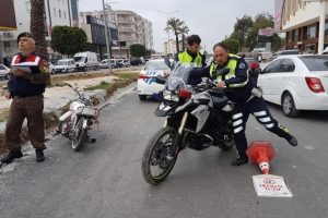 &Ccedil;arptıkları polisi yaralı halde bırakıp ka&ccedil;tılar