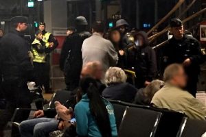 Yolcu u&ccedil;ağı bomba ihbarı &uuml;zerine boşaltıldı