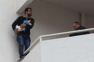 17 aylık bebeğe vali sahip &ccedil;ıktı!