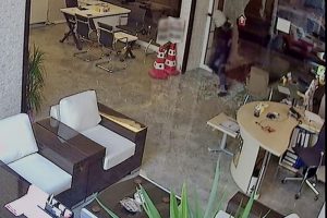 Acemi hırsız komedi filmini aratmadı