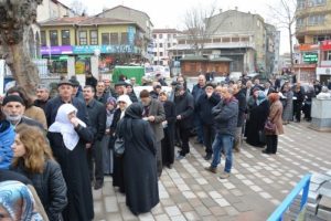 Bursa'da sistem arızası y&uuml;z&uuml;nden hacı adayları kuyrukta bekledi