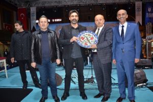 Uğur Işılak Bursa İznik'te konser verdi
