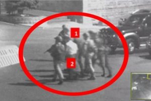 Cumhuriyet tarihinin en kritik gecesinden &ccedil;arpıcı kareler