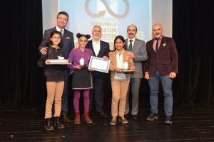 Bursa Nil&uuml;fer'de resim yarışması &ouml;d&uuml;lleri sahiplerini buldu