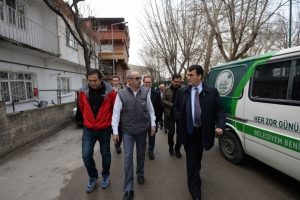 Bursa Osmangazi Belediye Başkanı vatandaşları dinliyor