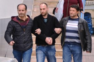 Pompalı t&uuml;fekli cinayetin katil zanlısı adliyede