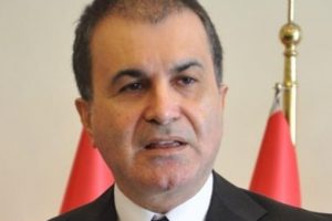 Bakan &Ccedil;elik'ten CHP'ye otokrasi eleştirisi