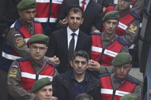 Darbeci askere mahkeme başkanından tepki