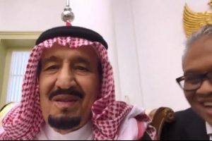 Kral Selman'dan selfie video