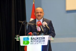 Bakan Işık: "T&uuml;rkiye'yi irtica yaygarasına bulaştıracaklardı"
