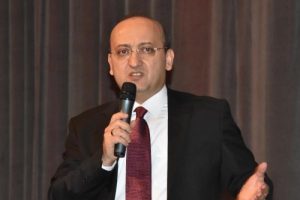 Akdoğan'a K&uuml;rdistan bayrağı tepkisi