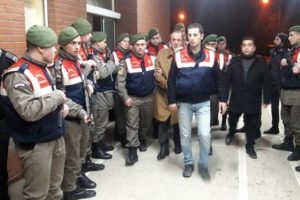 Alaattin &Ccedil;akıcı 50 asker ve yoğun &ouml;nlemlerle gece yarısı hastaneye getirildi