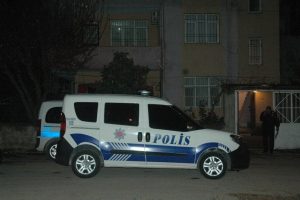 Adana'da 27 yaşındaki gen&ccedil; kadın kendini astı