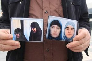Danimarka'dan kaybolan kızlarını Gaziantep'te arıyor