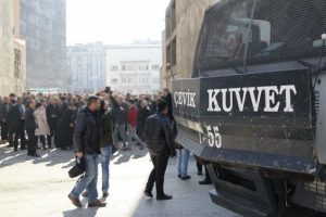 Van'da g&ouml;steri ve y&uuml;r&uuml;y&uuml;şlere 30 g&uuml;nl&uuml;k yasak