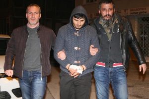 Bursa'da annesinin sevgilisini &ouml;ld&uuml;rd&uuml;, su&ccedil;u başkasına atmak istedi